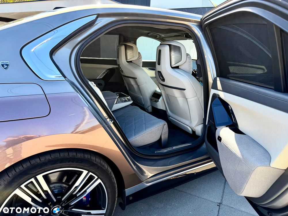 BMW Seria 7 M760e PHEV xDrive sport - 23