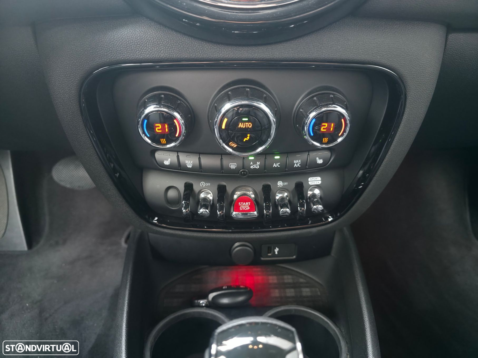 MINI Clubman Cooper D Premium Essential Auto - 27