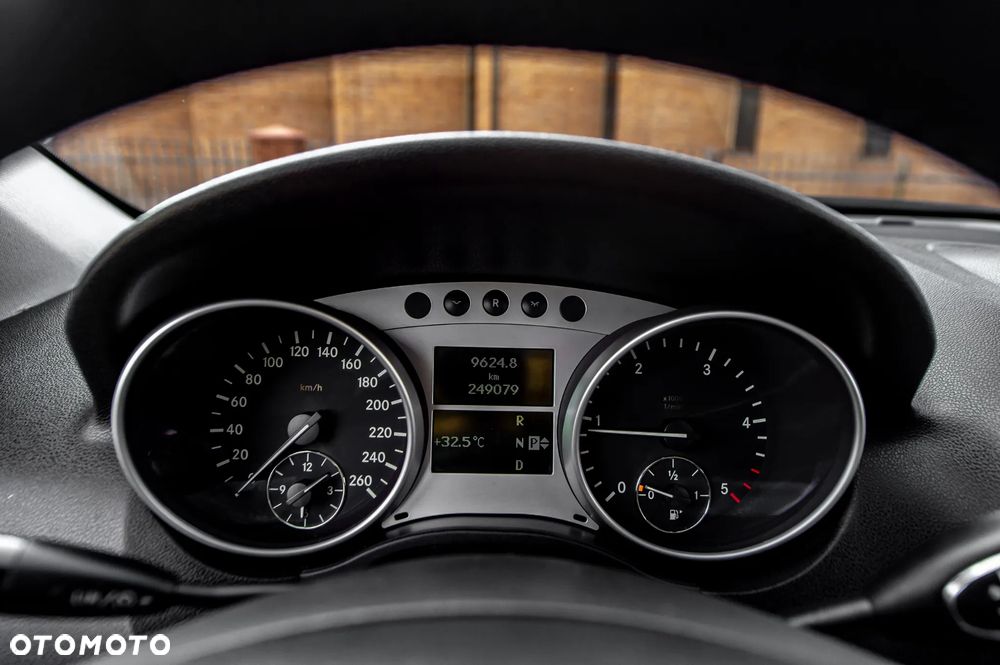 Mercedes-Benz ML 280 CDI 4Matic 7G-TRONIC Edition 10 - 32
