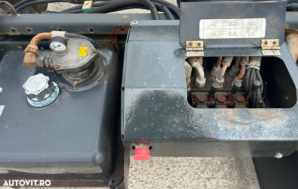 Iveco LIFT DE CONTAINER CU CARLIG 3.0 D - 34