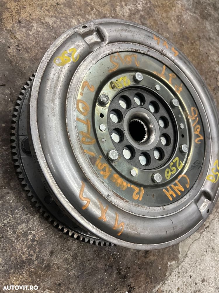 Volanta 0B5105317R audi A4 A5 2.0 tdi 2015 - 2