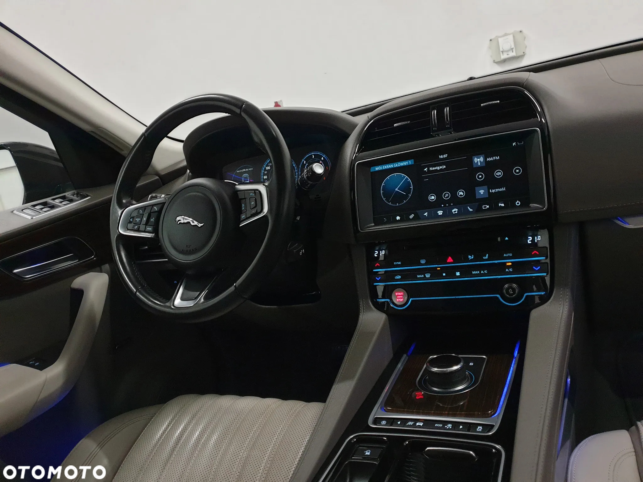 Jaguar F-Pace 2.0 i4D AWD R-Sport - 11