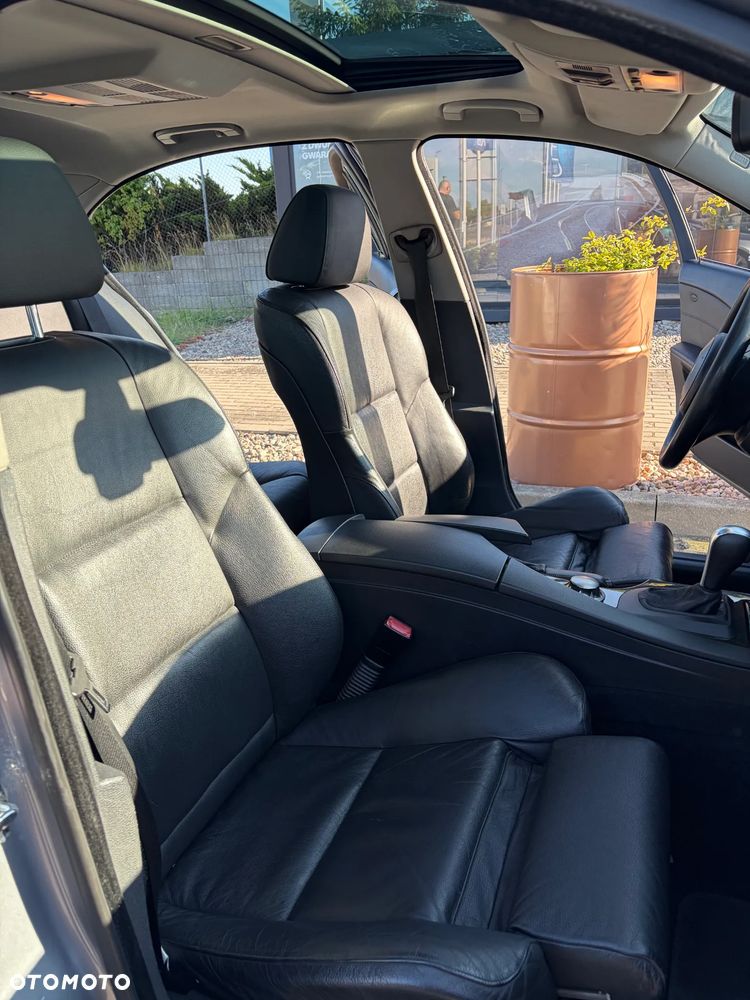 BMW Seria 5 545i - 11