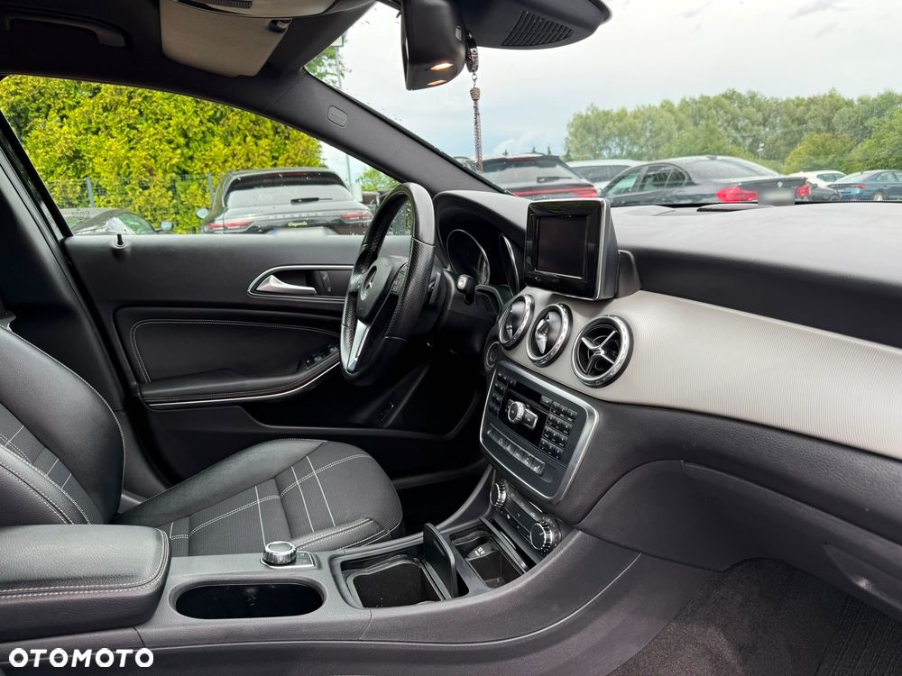 Mercedes-Benz GLA 200 7G-DCT - 13
