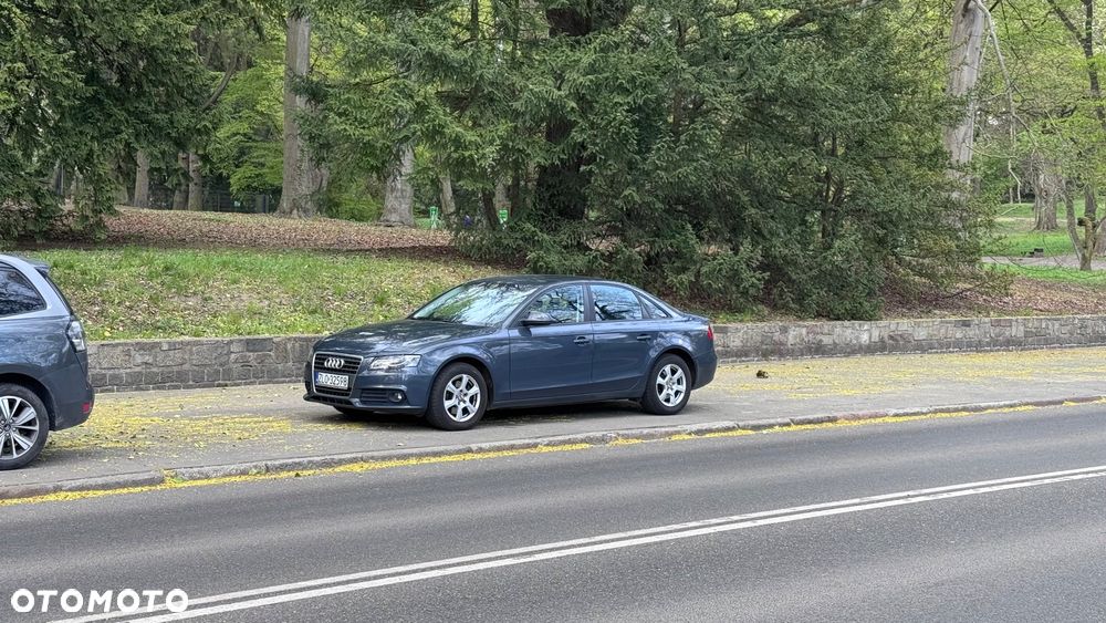 Audi A4 Limousine - 4