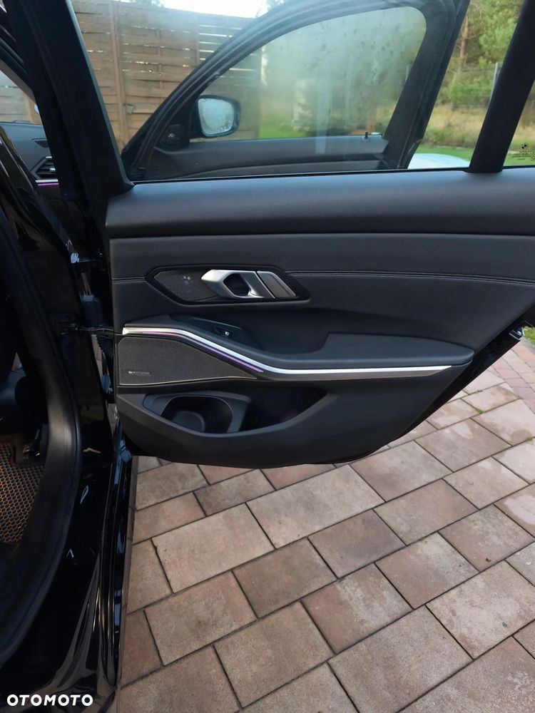 BMW Seria 3 330e Sport Line - 17