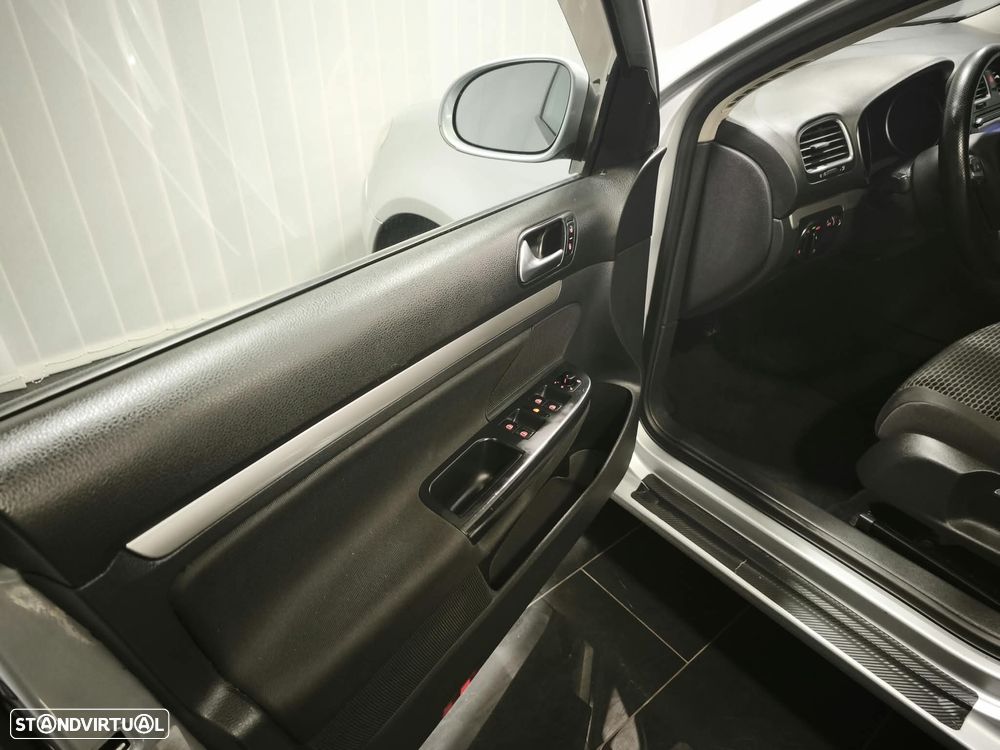 VW Golf Variant 1.6 TDi Confortline - 13