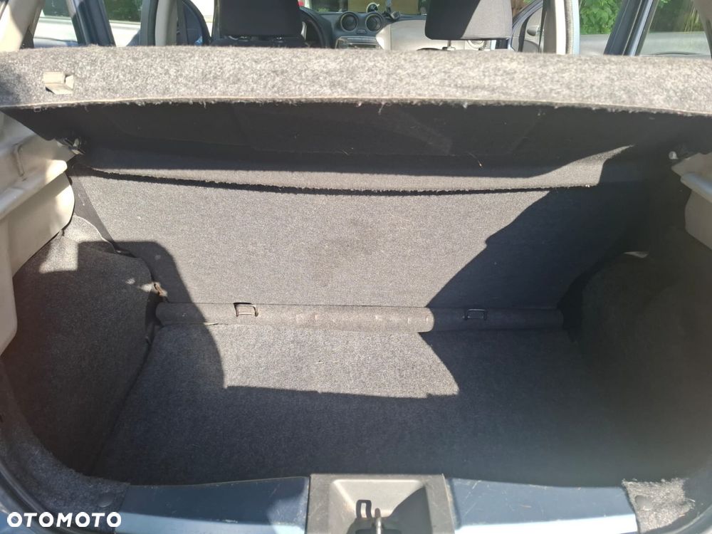 Nissan Micra - 8
