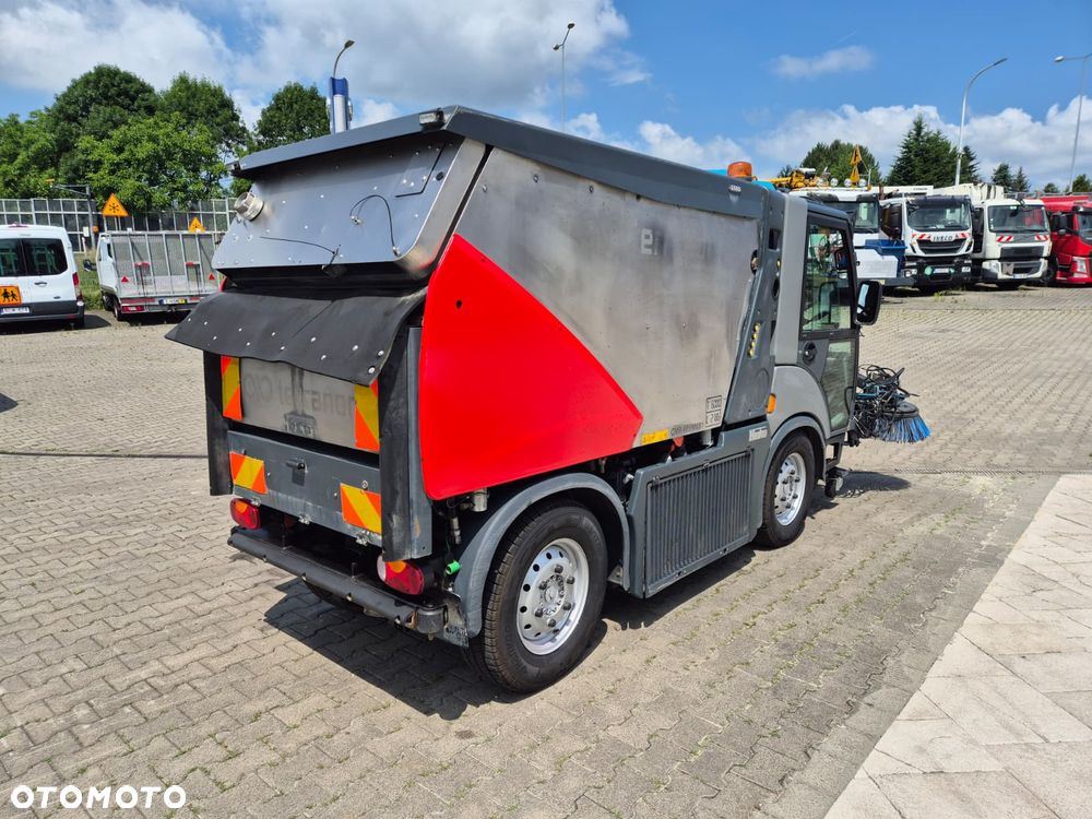 Hako Citymaster 2200 / ZAMIATARKA DROGOWA / KOMPAKTOWA ZAMIATARKA / SERWISOWANA / 2 MIEJSCA / EURO 6 / IDEALNA DO MIASTA I CHODNIKI / BEZWYPADKOWA / MOŻLIWOŚĆ TRANSPORTU - 3