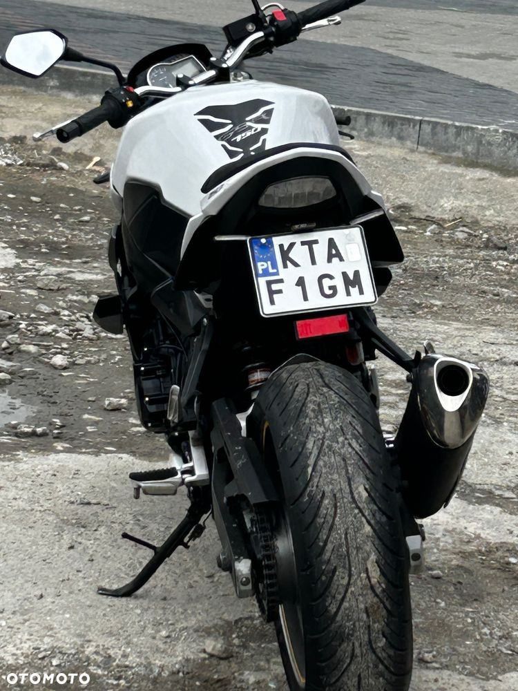 Suzuki GSR - 6