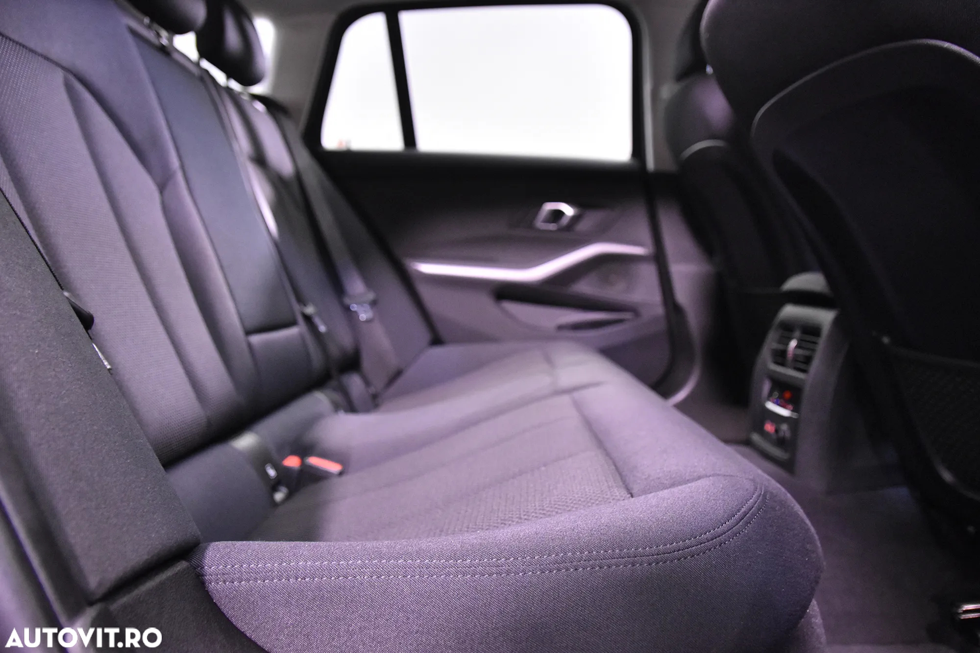BMW Seria 3 320i Touring Aut. - 12