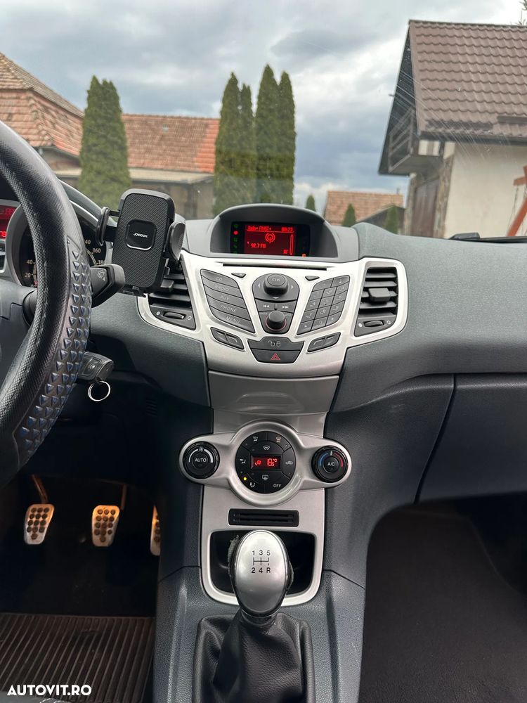 Ford Fiesta - 17