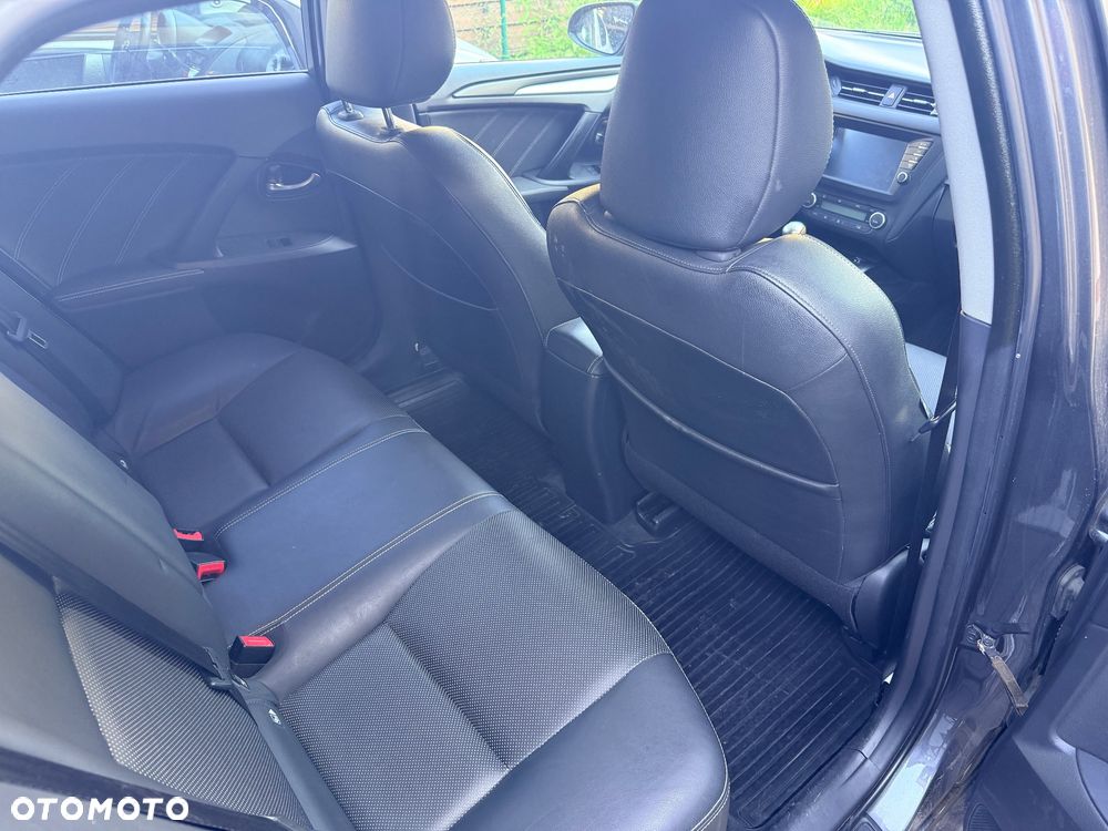 Toyota Avensis 2.0 D-4D Premium - 6