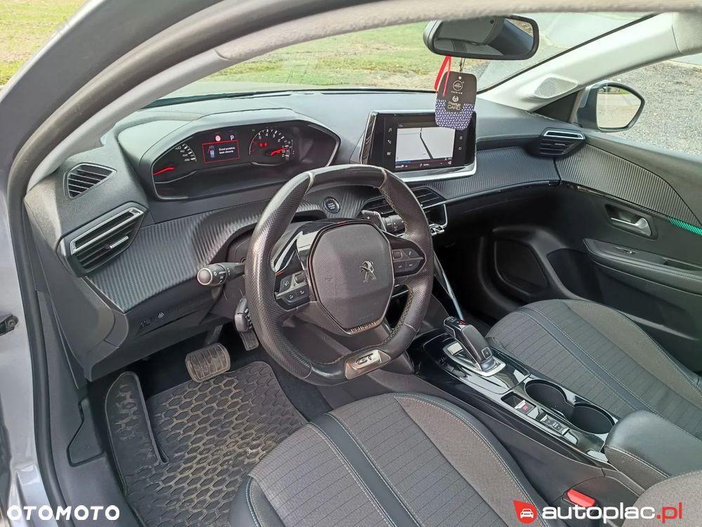 Peugeot 208 - 12