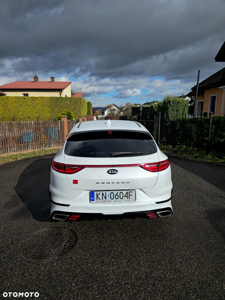 Kia ProCeed 1.6 T-GDI GT DCT - 13