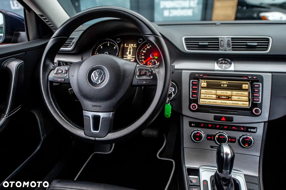 Volkswagen Passat Variant 2.0 TDI 4Motion DSG BlueMotion Tech Highline - 23