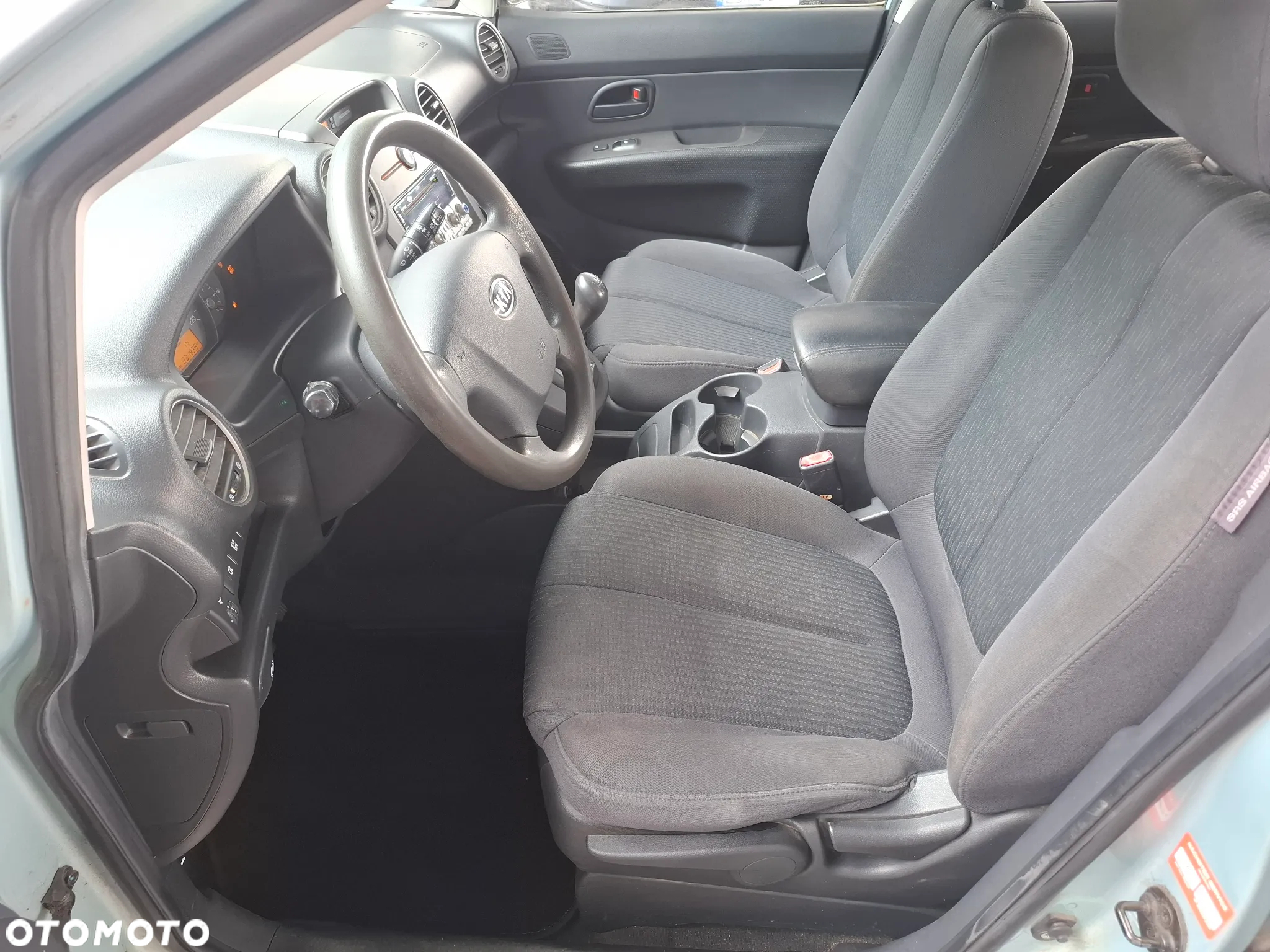 Kia Carens 2.0 EX - 23