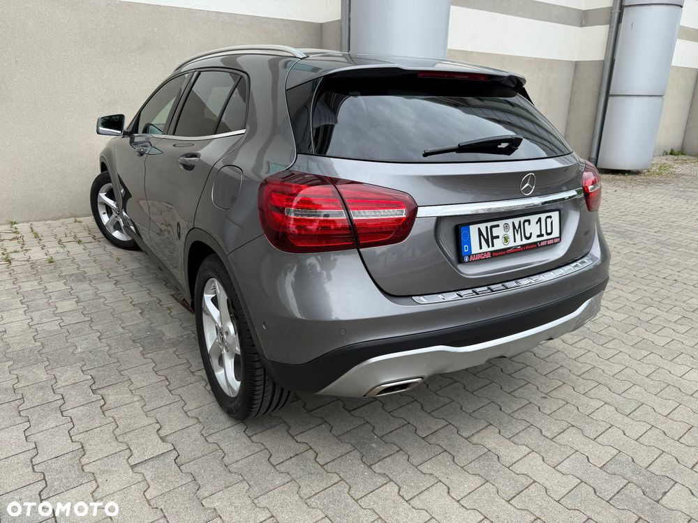 Mercedes-Benz GLA 180 7G-DCT Peak Edition - 10