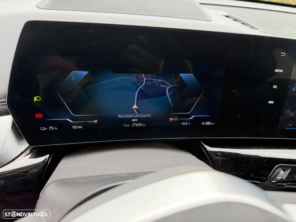 BMW iX1 eDrive20 Pack Desportivo M - 15