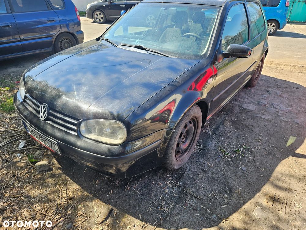 Golf 4 czarny trzydrzwiowy 1.4 16 v na części - 4