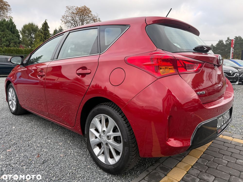 Toyota Auris 2013 photo 3