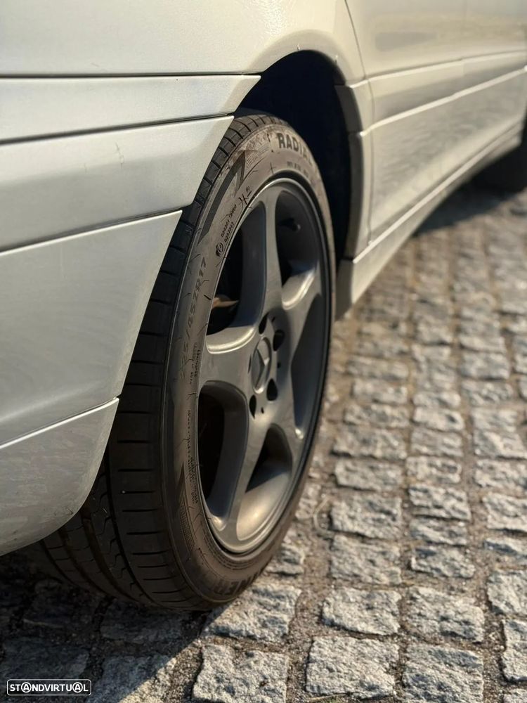 Mercedes-Benz 220 - 6