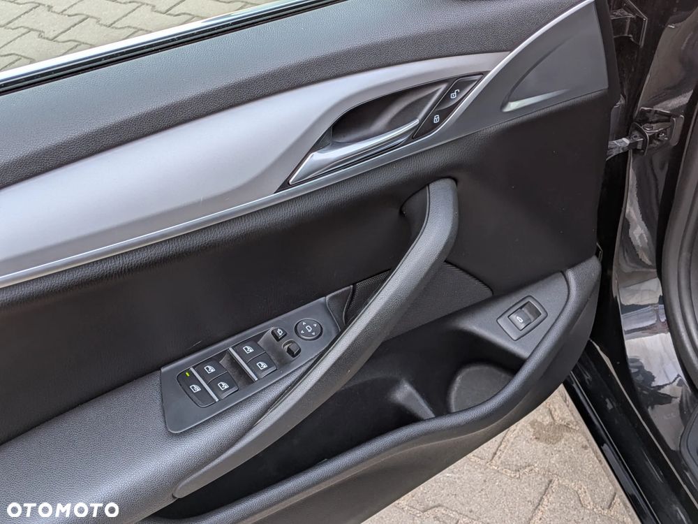 BMW Seria 5 520d - 28