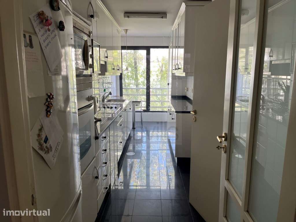 Amplo T2 em zona residencial, Porto - Grande imagem: 5/25