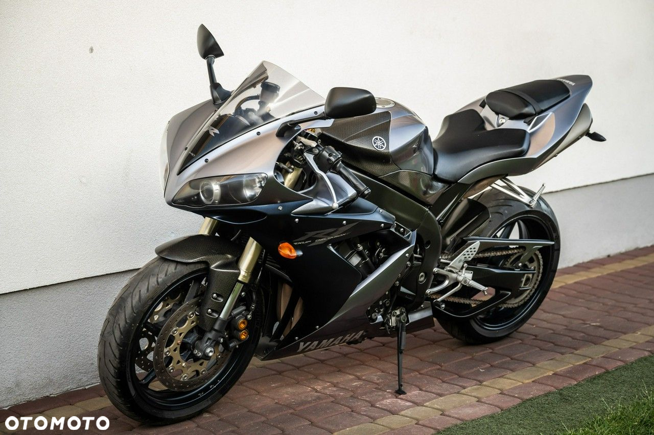 Yamaha R1 - 6