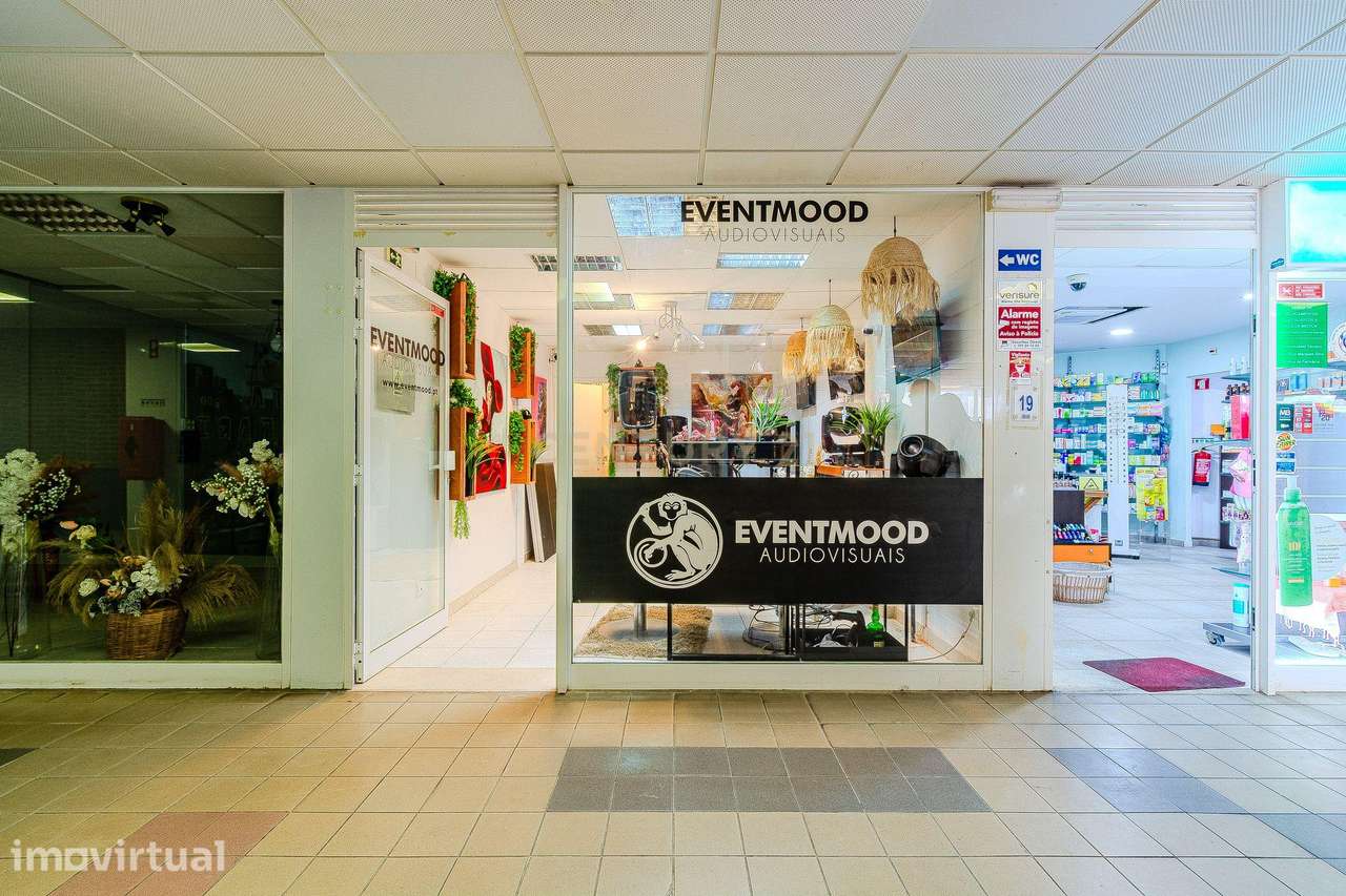 OPORTUNIDADE!!!  Duas Lojas Comerciais no Centro Comercial Borda d’Águ - Grande imagem: 3/17