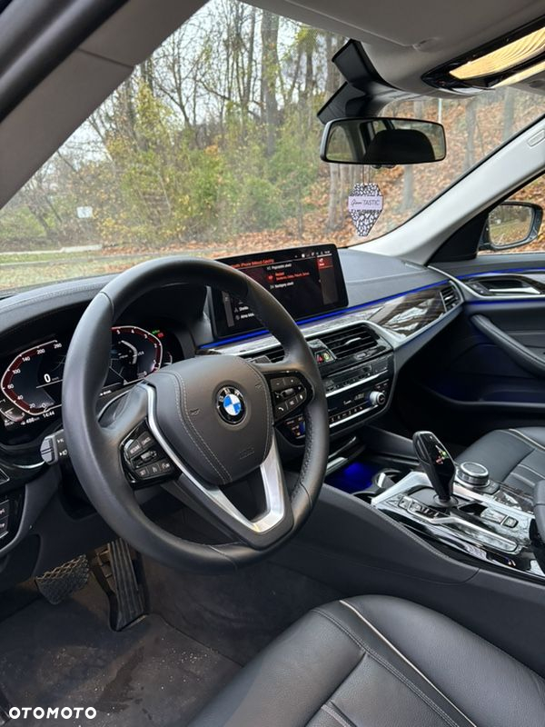 BMW Seria 5 520d Touring Luxury Line - 7