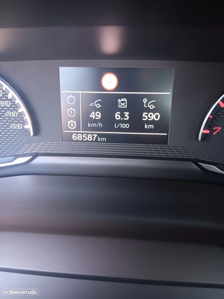 Peugeot 2008 PureTech 100 Active — fotografia 13