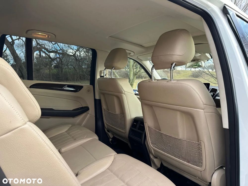 Mercedes-Benz GLS - 33