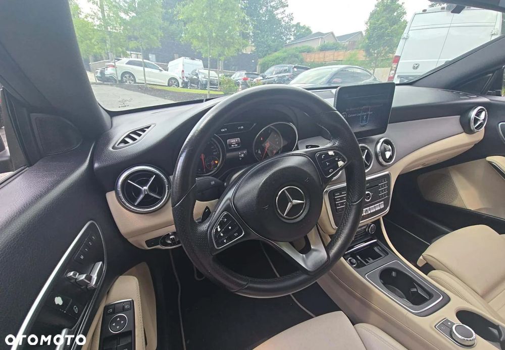 Mercedes-Benz CLA 250 4Matic 7G-DCT - 9