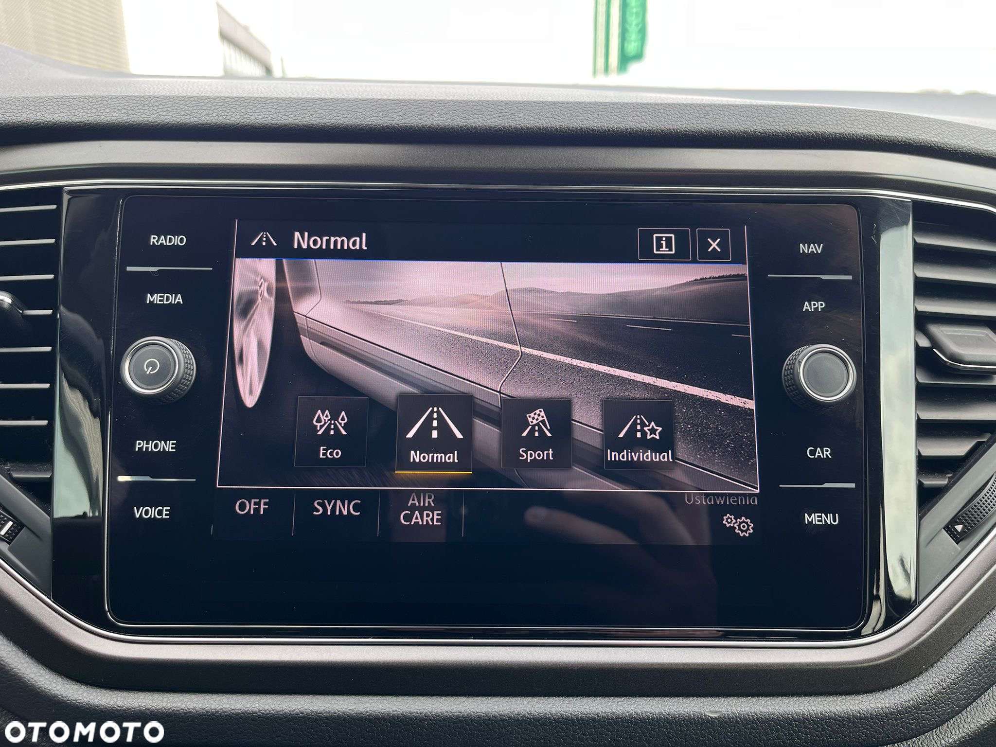 Volkswagen T-Roc 2.0 TDI SCR 4MOTION DSG Style - 31