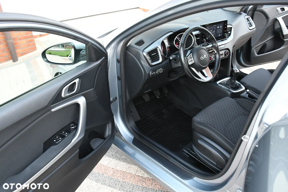 Kia Ceed 1.6 CRDi mHEV L Business Line - 21