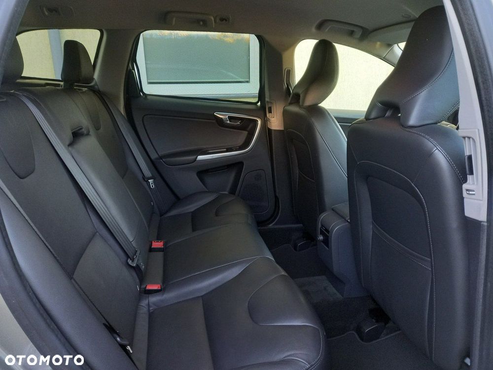 Volvo XC 60 D3 Geartronic Momentum - 27