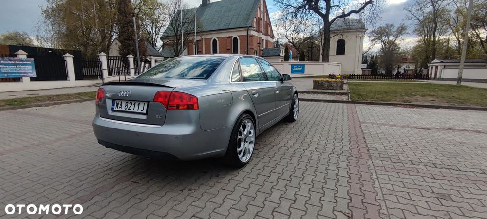 Audi A4 Limousine - 12