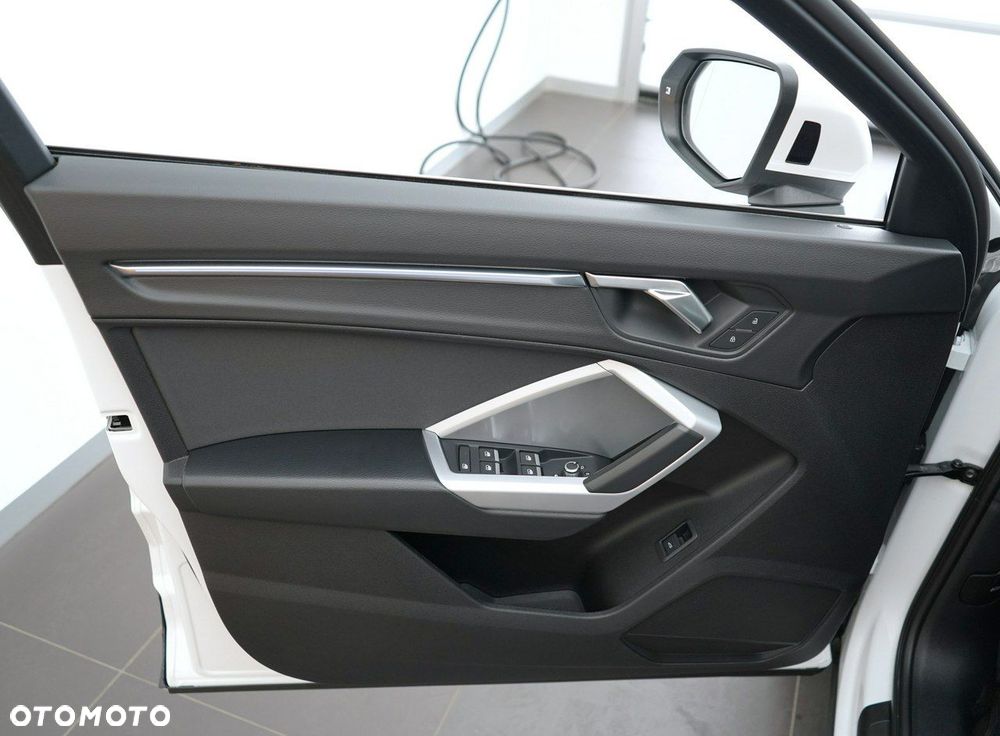 Audi Q3 Sportback - 16