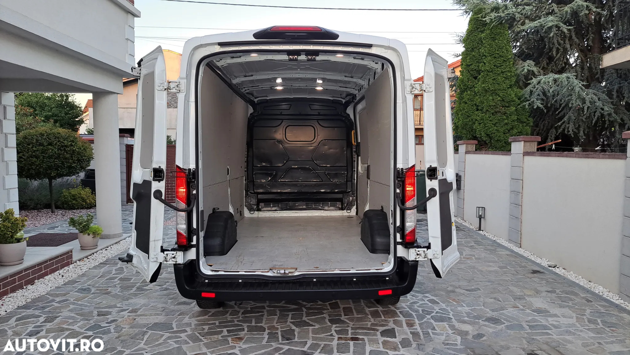 Ford TRANSIT VAN TREND L3H2 FWD - 11