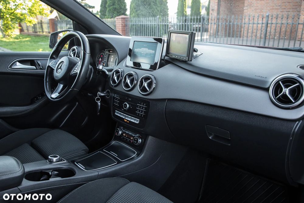Mercedes-Benz Klasa B 180 7G-DCT AMG Line - 18