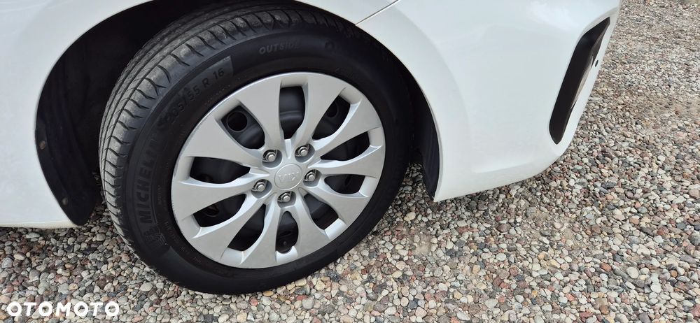 Kia Carens 1.7 CRDi 115 Fifa World Cup Edition - 25