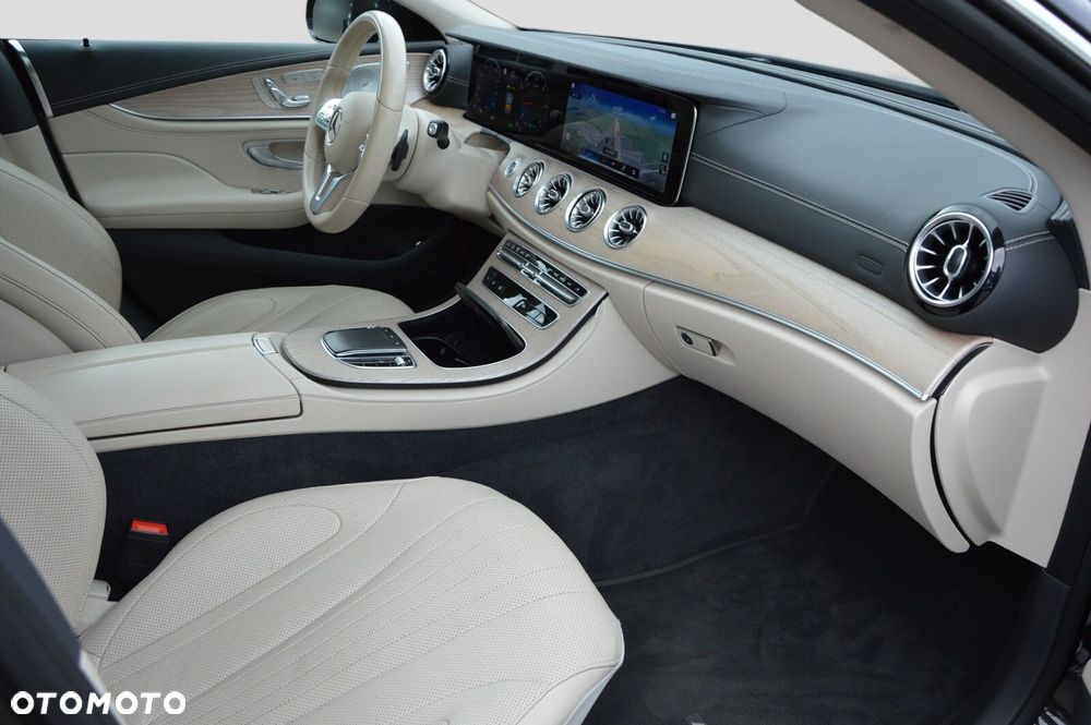 Mercedes-Benz CLS 300 d 4-Matic AMG - 27
