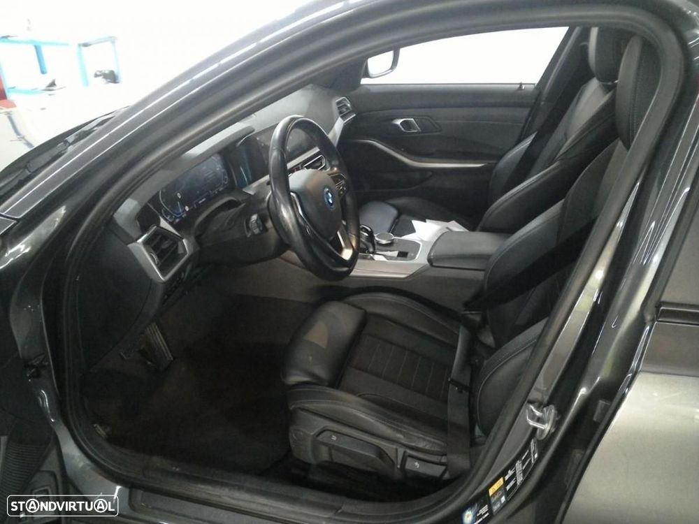 BMW 320 e Touring Corporate Edition Auto - 4