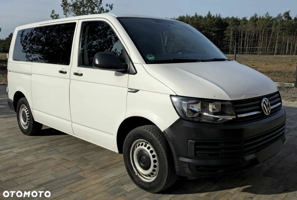 Volkswagen Caravelle - 1