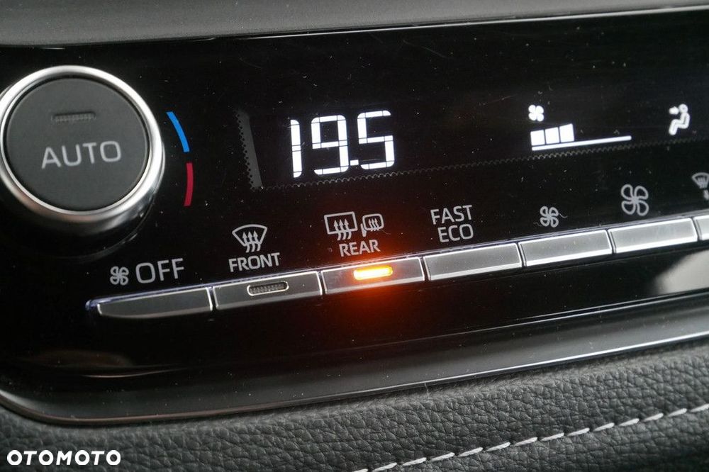 Toyota Corolla 1.8 Hybrid Comfort - 24