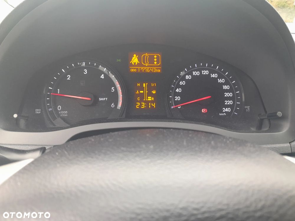 Toyota Avensis 2.2 D-CAT Premium - 20