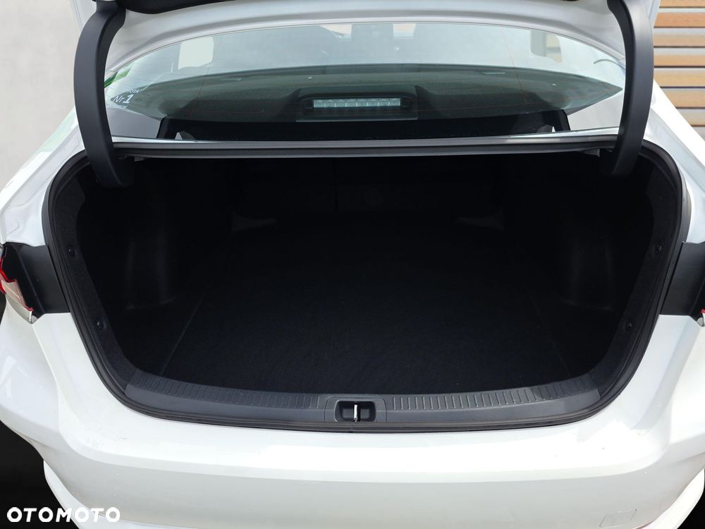 Toyota Corolla 1.8 Hybrid Comfort - 13