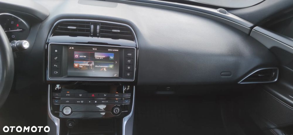 Jaguar XE 2.0 D R-Sport - 14