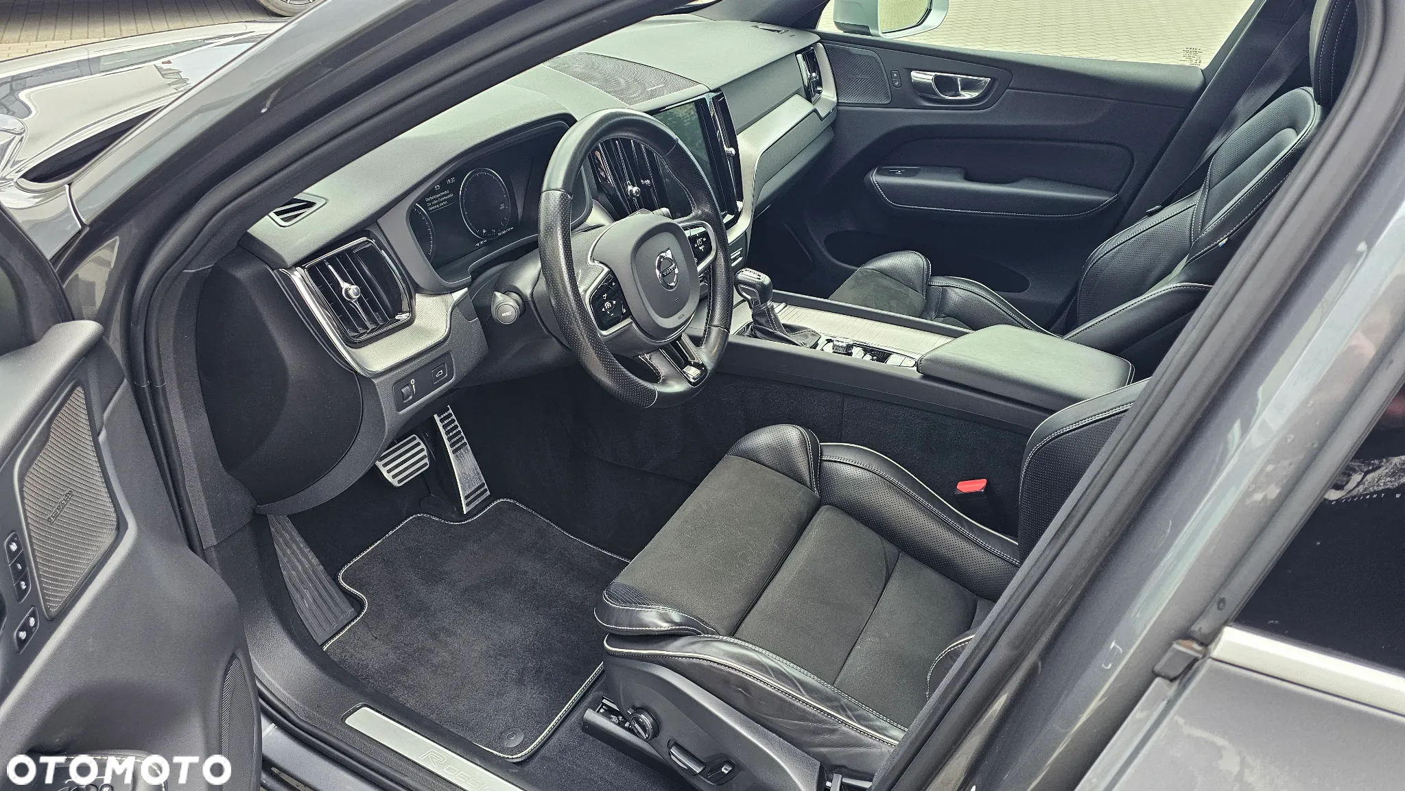 Volvo XC 60 D4 R-Design - 12
